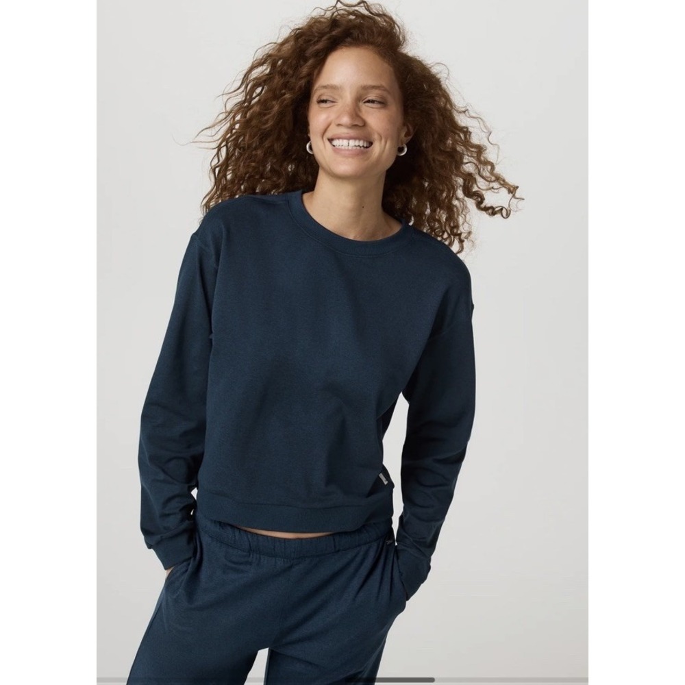Vuori Halo modern crew blue Coast Heather women's top Small - NWT